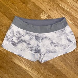 lululemon Speed Shorts size 10 white/grey color